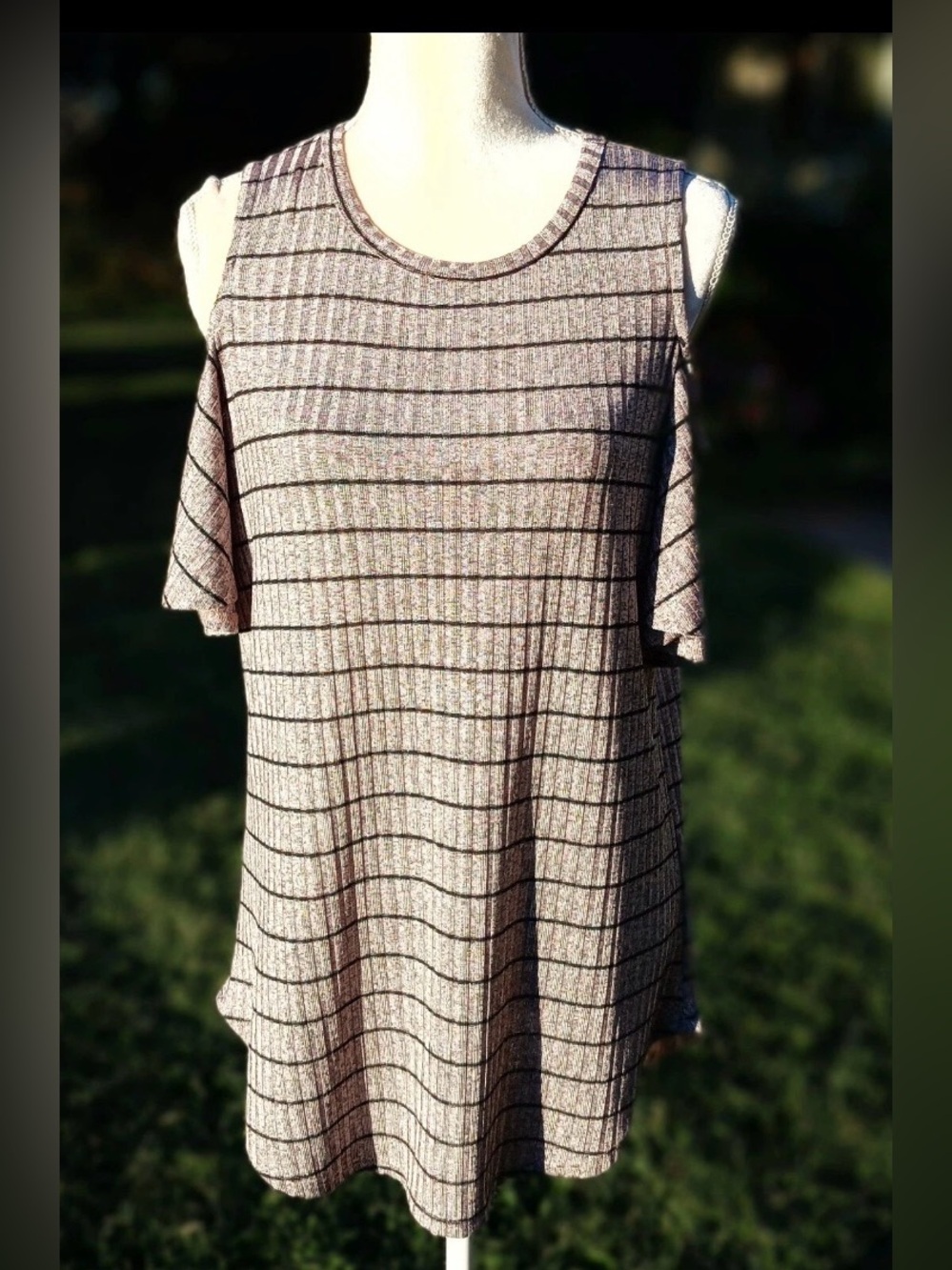 Apt 9 Beige Striped Cold Shoulder Short Sleeve Blouse